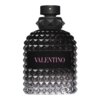 Butelka perfum o fakturze przypominającej diamentowy wzór, z czarnym korkiem i etykietą z napisem "VALENTINO" w różowym kolorze.