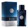 Na zdjęciu widoczna jest ciemnoniebieska butelka perfum oraz pasujące do niej opakowanie. Na opakowaniu i butelce znajduje się napis: "THE ICON ANTONIO BANDERAS EAU DE TOILETTE NATURAL SPRAY FOR MEN 100 ml 3.4 FL OZ".