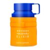 Pomarańczowy flakon perfum z niebieskim korkiem, ozdobiony napisem "ODYSSEY Mandarin Sky ELIXIR LIMITED EDITION". Flakon ma dekoracyjny pasek i białe przeszycia.
