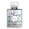 Na zdjęciu widoczna jest butelka perfum o geometrycznym wzorze, z napisem "ARMAF club de nuit Sillage" oraz informacją "Eau de Parfum Vaporisateur Spray e105ML 3.6FL.OZ". Na szyjce butelki zawieszony jest okrągły medalion z napisem "ARMAF".