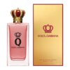 Butelka perfum z różowym płynem i złotą nakrętką w kształcie korony, obok złote pudełko z czerwonym logo korony i napisem "Dolce & Gabbana". Na pudełku widnieje tekst: "Eau de Parfum Intense Made in Italy 100 ml e 3.3 FL.OZ.".