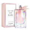 Na zdjęciu widoczna jest butelka perfum o iryzującym wykończeniu oraz pudełko z napisem "La vie est belle SOLEIL CRISTAL L'EAU DE PARFUM LANCOME PARIS". Na dole pudełka znajduje się informacja "e 100 ml Vaporisateur - Spray 3.4 FL. OZ.".
