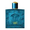 Kwadratowy, niebieski flakon perfum z ozdobnym wzorem i wytłoczonym wizerunkiem meduzy, z napisem "VERSACE EROS PARFUM" w kolorze złotym. Korek flakonu jest również niebieski z złotymi akcentami na górze.