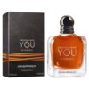 Na zdjęciu widoczna jest butelka perfum oraz pudełko z napisem "STRONGER WITH YOU INTENSELY" i logo "EMPORIO ARMANI". Pojemność produktu to 100 ml, a na opakowaniu znajduje się dodatkowy napis "Eau de Parfum Pour Homme Vaporisateur Spray".