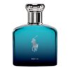 Butelka perfum o pojemności 75 ml z gradientowym niebieskim szkłem, ozdobiona srebrnym logo przedstawiającym jeźdźca na koniu. Na dole widoczny jest napis "PARFUM".