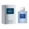 Pudełko i flakon perfum z napisem "KING of SEDUCTION BANDERAS" oraz "EAU DE TOILETTE NATURAL SPRAY FOR MEN 200 ml 6.8 FL OZ". Flakon jest przezroczysty z niebieskim płynem, a na jego nakrętce widnieje napis "BANDERAS".