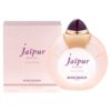 Na zdjęciu widoczna jest butelka perfum oraz pudełko z napisem "Jaïpur Bracelet Eau de Parfum" i "BOUCHERON". Na dole pudełka znajduje się informacja "100 ml e 3.3 fl oz" oraz "Vaporisateur Natural Spray".