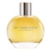 Okrągły flakon z przezroczystego szkła wypełniony żółtawym płynem, z metalowym korkiem na górze. Na butelce widnieje napis "BURBERRY FOR WOMEN".