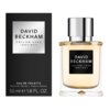 Czarne opakowanie i flakon perfum z etykietą "David Beckham Follow Your Instinct". Na opakowaniu widnieje napis: "Eau de Toilette Natural Spray Vaporisateur 50 ml e 1.6 FL. OZ.".
