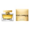 Flakon perfum o złotej barwie z napisem "Dolce & Gabbana The One" obok złotego pudełka z tym samym napisem. Na pudełku widnieje tekst: "Eau de Parfum 30 ml e 1.0 FL.OZ".