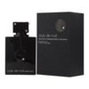 Czarne opakowanie i butelka perfum z napisem "club de nuit intense man" oraz "EAU DE TOILETTE VAPORISATEUR SPRAY | E105ML 3.6FL.OZ". Na butelce znajduje się okrągły wisiorek z napisem "ARMAF".