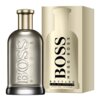 Na zdjęciu widoczna jest butelka perfum z napisem "BOSS HUGO BOSS" oraz opakowanie z tym samym napisem. Na opakowaniu znajduje się również tekst "BOTTLED EAU DE PARFUM NATURAL SPRAY - VAPORISATEUR 200 ml e 6.7 FL. OZ.".