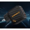 Czarna ładowarka sieciowa z logo "HAMMER" i oznaczeniem "100W GaN" na przodzie, posiada cztery porty oznaczone jako "USB-C1", "USB-C2", "USB-C3" i "USB-A". Tło jest ciemne z dynamicznymi, niebieskimi liniami.