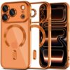 Przezroczysto-pomarańczowe etui na telefon z widocznym okrągłym wzorem i wycięciami na aparat oraz przyciski. Na etui znajduje się logo w kształcie jabłka.