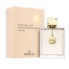 Beżowe opakowanie z napisem "club de nuit woman" oraz "EAU DE PARFUM | VAPORISATEUR SPRAY | 200ML 6.8FL OZ" obok przezroczystej butelki perfum z metalicznym korkiem i zawieszką z napisem "ARMAF".