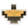 Flakon perfum o geometrycznym kształcie z przezroczystego szkła, wypełniony złocistym płynem, z widocznym napisem "ORNAMENT pour femme AFNAN" na przedniej stronie. Korek flakonu jest kwadratowy, ozdobiony czarnym wzorem w kropki.