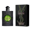 Na zdjęciu widoczna jest butelka perfum oraz opakowanie z napisem "Yves Saint Laurent Black Opium Illicit Green Eau de Parfum Illicit Green Vaporisateur - Spray 2.5 fl. oz. e 75 ml". Butelka ma ciemny, brokatowy wygląd z zielonym akcentem i okrągłym logo na środku.