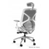 Ergonomiczny fotel biurowy w kolorze szarym z siatki, widoczny od tyłu, z regulowanym zagłówkiem i podłokietnikami, na metalowej podstawie z kółkami. Na dole zdjęcia znajduje się napis "DESIGN FOR PEOPLE".