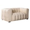 Kremowa, trzyosobowa kanapa o pikowanej powierzchni i prostokątnym kształcie, z niskimi, czarnymi nóżkami. Produkt nosi nazwę "Kanapa Sofa Glamour 3 Osobowa Do Salonu Wygodna Kremowa MODERNO 2S".