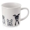 Biały ceramiczny kubek o pojemności 500 ml z czarnymi rysunkami psów na powierzchni. Kubek ma klasyczny kształt z dużym uchem.