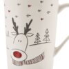 Biały porcelanowy kubek o pojemności 430 ml z rysunkiem renifera w szaliku, otoczonego choinkami i małymi gwiazdkami w kolorach czarnym i czerwonym.
