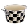 Emaliowany garnek o pojemności 4 litrów i średnicy 22 cm, ozdobiony wzorem w czarno-białą szachownicę, posiada metalowe uchwyty i rant. Wnętrze garnka jest w jasnym kolorze.