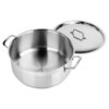 Stalowy garnek o pojemności 7 litrów i średnicy 28 cm z dwoma uchwytami, obok leży dopasowana pokrywka z uchwytem. Powierzchnia garnka i pokrywki jest błyszcząca i gładka.