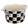 Emaliowany garnek o pojemności 3 litrów i średnicy 20 cm, ozdobiony wzorem w czarno-białą szachownicę, z metalowymi uchwytami po bokach. Wnętrze garnka jest jasne, a krawędź wykończona metalowym obrzeżem.
