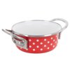 Czerwony garnek emaliowany z białymi kropkami, posiada dwa metalowe uchwyty i srebrną krawędź. Wnętrze garnka jest białe.