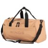 Beżowa torba sportowa z czarnymi paskami i zamkami błyskawicznymi, na której widnieje napis "WINGS". Torba posiada dużą kieszeń z przodu i regulowany pas na ramię.