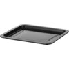 Czarna, prostokątna blacha do pieczenia z podniesionymi krawędziami. Produkt na białym tle.