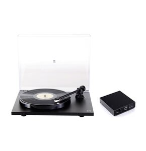 Gramofon REGA Planar 1 Czarny, Manualny,Napęd paskowy,Wkładka Rega,Pokrywa w zestawie,Prędkość odtw. 33 1/3,45 obr./min + Przedwzmacniacz gramofonowy REGA Fono Mini A2D