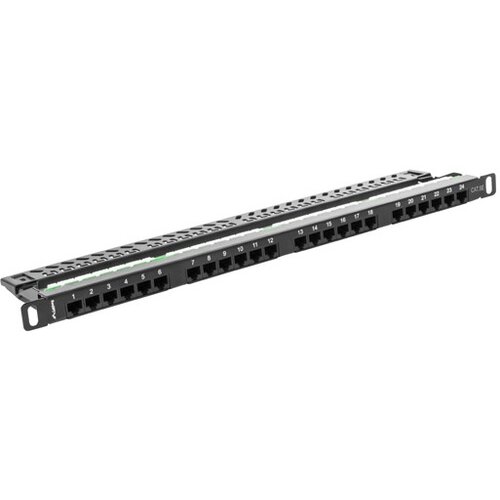 Czarny patch panel z 24 portami oznaczonymi numerami od 1 do 24, z widocznym logo "LANBERG" po lewej stronie. Na górnej części panelu znajduje się kolorowy pasek z oznaczeniami.