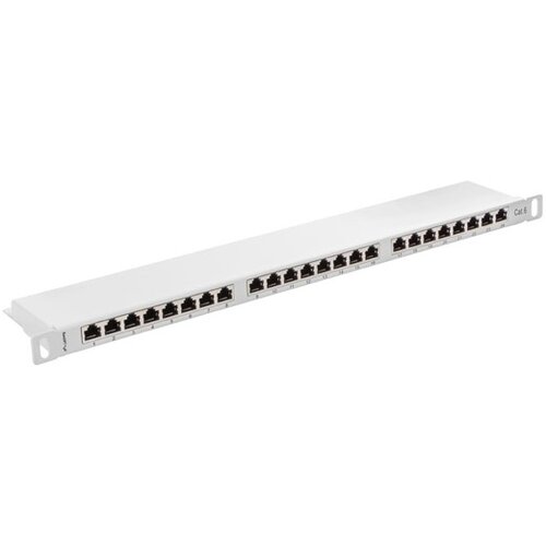 Na zdjęciu znajduje się biały patch panel z 24 portami RJ-45, oznaczony jako "Cat.6". Po lewej stronie widoczne jest logo producenta.