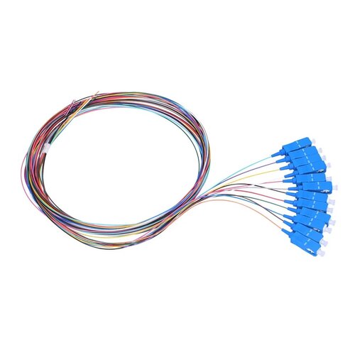 Na zdjęciu znajduje się wielokolorowy kabel Pigtail z niebieskimi złączami SC/UPC, ułożony w pętlę. Produkt to "Kabel Pigtail - SC/UPC EXTRALINK EX.0356 1.5 m".