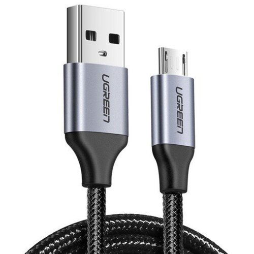 Na zdjęciu widoczny jest szary kabel USB z końcówkami USB i Micro USB, z plecionym oplotem. Na obu końcówkach znajduje się napis "UGREEN".