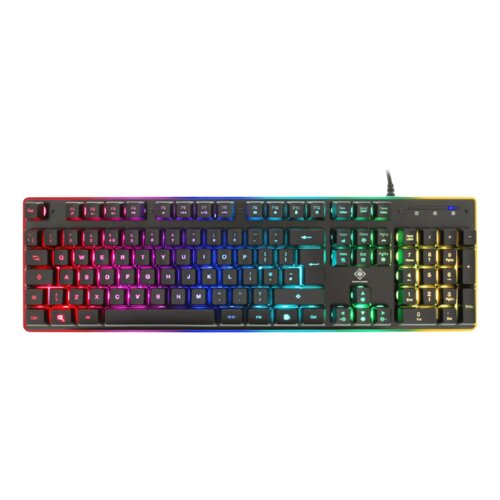 Na zdjęciu znajduje się klawiatura z podświetleniem RGB, z widocznymi klawiszami oznaczonymi literami i cyframi. Na klawiaturze znajduje się logo producenta, a klawisze są podświetlone w różnych kolorach, takich jak czerwony, zielony i niebieski.