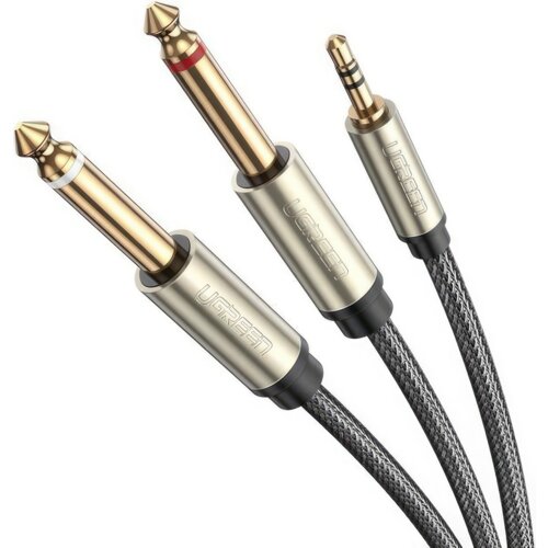 Na zdjęciu widoczny jest kabel z trzema wtykami: dwa większe Jack 6.35 mm z oznaczeniami kolorystycznymi (czerwonym i białym) oraz jeden mniejszy TRS 3.5 mm. Na metalowych obudowach wtyków widnieje logo "UGREEN", a przewody są oplecione materiałem w kolor