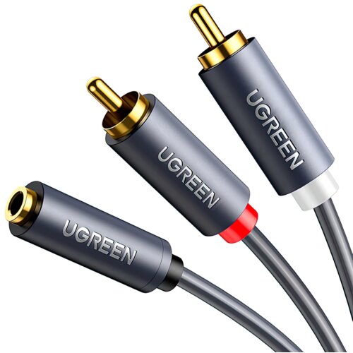 Na zdjęciu widoczny jest kabel z trzema wtykami: jeden Jack 3.5 mm oraz dwa RCA, oznaczone kolorami czerwonym i białym. Na każdym z wtyków znajduje się napis "UGREEN".