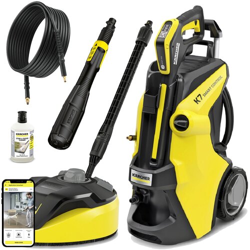 Zdjęcie przedstawia myjkę ciśnieniową KARCHER K7 Smart Control Home 1.317-203.0 wraz z akcesoriami, takimi jak wąż, lanca, butelka z detergentem oraz urządzenie do czyszczenia powierzchni. Na myjce widoczne są napisy "KARCHER" i "K7 SMART CONTROL".