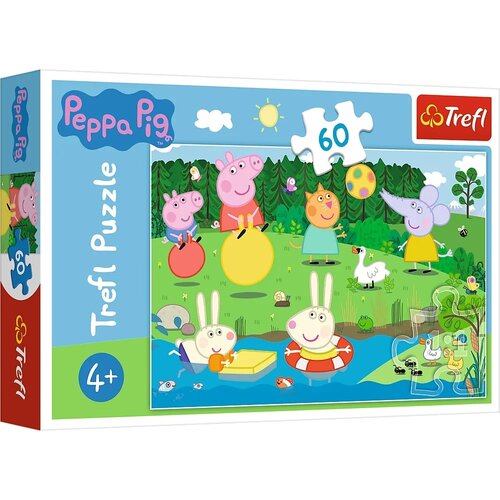 Pudełko puzzli przedstawia kolorową ilustrację z postaciami z bajki "Świnka Peppa" bawiącymi się na łące, z widocznymi elementami przyrody jak drzewa, chmury i słońce. Na opakowaniu znajduje się napis "Peppa Pig", "Trefl Puzzle", liczba "60" oraz oznaczen