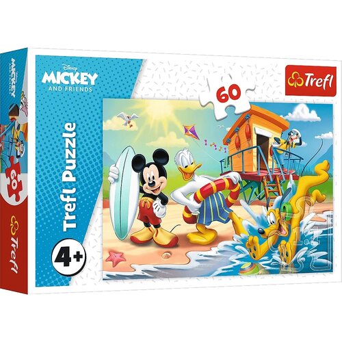 Pudełko puzzli przedstawia kolorową ilustrację z postaciami z bajki na plaży, z widocznym napisem "Disney Mickey and Friends" oraz "Trefl Puzzle". Na opakowaniu znajduje się informacja "60" oraz oznaczenie wiekowe "4+", a w prawym górnym rogu widnieje log