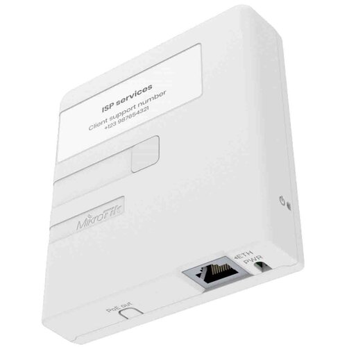 Biały Injector PoE z widocznym logo "MikroTik" oraz napisem "ISP services" i numerem wsparcia klienta "+123 987654321". Na urządzeniu znajdują się porty oznaczone jako "ETH" i "PWR", a także "PoE out".
