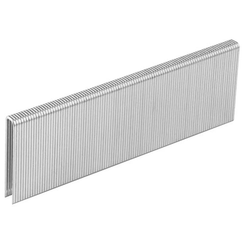Na zdjęciu widoczny jest stos metalowych zszywek ułożonych w równy rząd. Produkt to "Zszywki NEO TOOLS 14-629 (4000 szt.)".