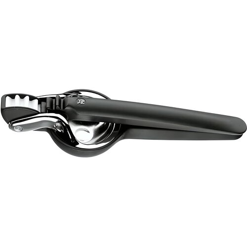 Czarny wyciskacz do cytrusów z metalowymi elementami, widoczny z boku, z logo "WMF" na uchwycie. Produkt ma ergonomiczny kształt i błyszczące wykończenie.