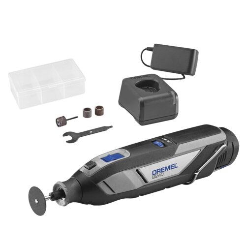 Na zdjęciu znajduje się narzędzie wielofunkcyjne z napisem "DREMEL 8240", obok którego leżą akcesoria, takie jak ładowarka, klucz, tarcze szlifierskie oraz plastikowe pudełko z przegródkami.