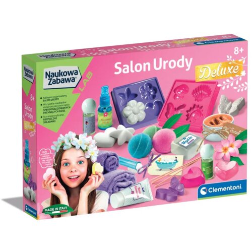 Pudełko zestawu kreatywnego "Naukowa Zabawa Salon Urody" marki Clementoni, z kolorową grafiką przedstawiającą różne akcesoria kosmetyczne, takie jak foremki, buteleczki i ręcznik, oraz uśmiechniętą dziewczynkę z kwiatową opaską na głowie. Na opakowaniu wi