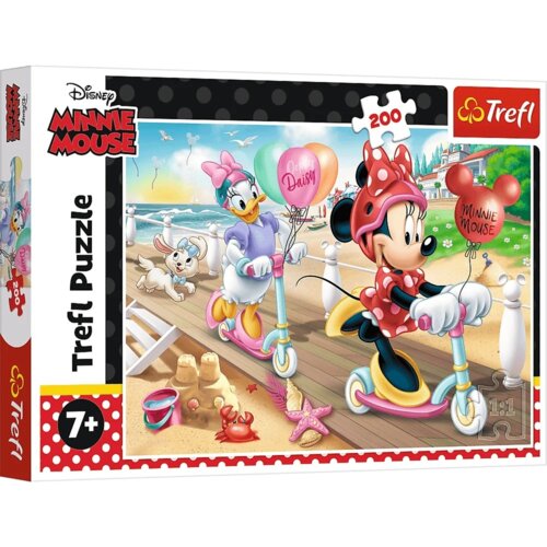 Opakowanie puzzli przedstawia postacie z bajki na plaży, w tym Minnie Mouse na hulajnodze z balonem z napisem "Minnie Mouse" oraz Daisy z balonem z napisem "Daisy". Na opakowaniu widnieje logo "Trefl" oraz informacja o liczbie elementów: "200".
