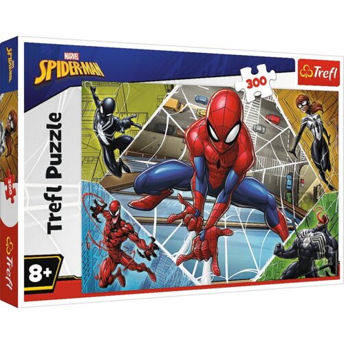 Pudełko puzzli przedstawia postać Spidermana w dynamicznej pozie na tle miasta, otoczonego przez inne postacie z komiksów. Na opakowaniu widnieje napis "Trefl Puzzle", liczba elementów "300" oraz oznaczenie wiekowe "8+", a także logo "Trefl".