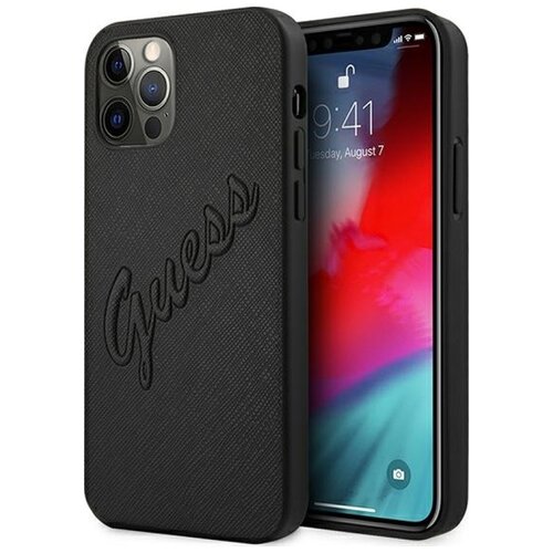 Czarne etui na telefon z teksturą saffiano, z wytłoczonym napisem "Guess" na powierzchni. Obok etui znajduje się telefon z wyświetlaczem pokazującym godzinę 9:41 i datę Tuesday, August 7.